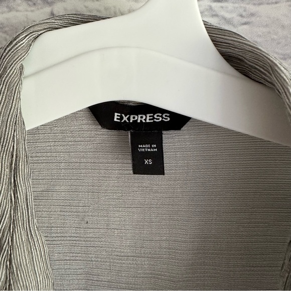 PREOWNED EXPRESS GREY GAUZY MATERIAL BUTTON DOWN SHIRT WOMENS XS - Picture 2 of 5